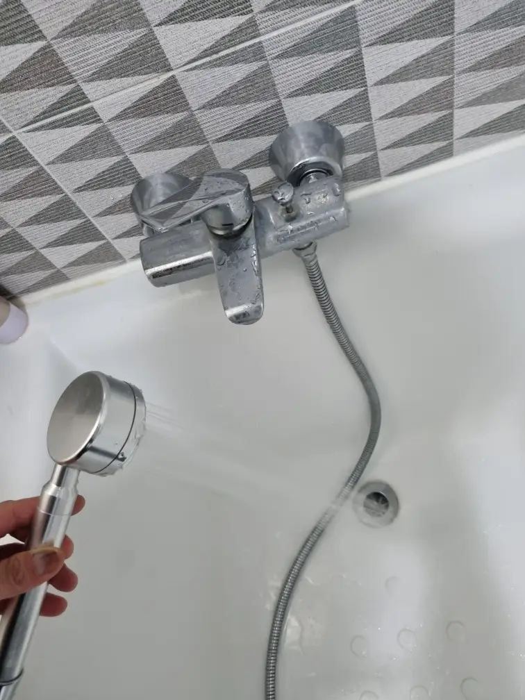 욕실 샤워기 교체 1